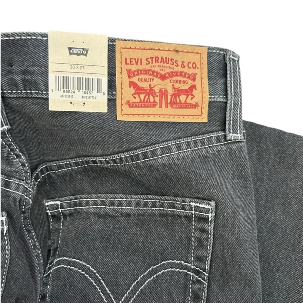 NWT Levi's Women's Ribcage Straight Ankle Jeans Distressed Black Size 30 x 27 - Picture 4 of 9